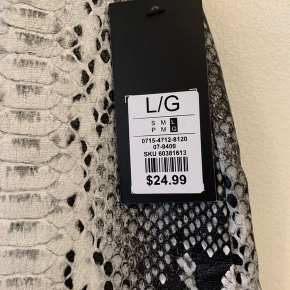 Faux leather snake print mini skirt - Picture 4 of 7